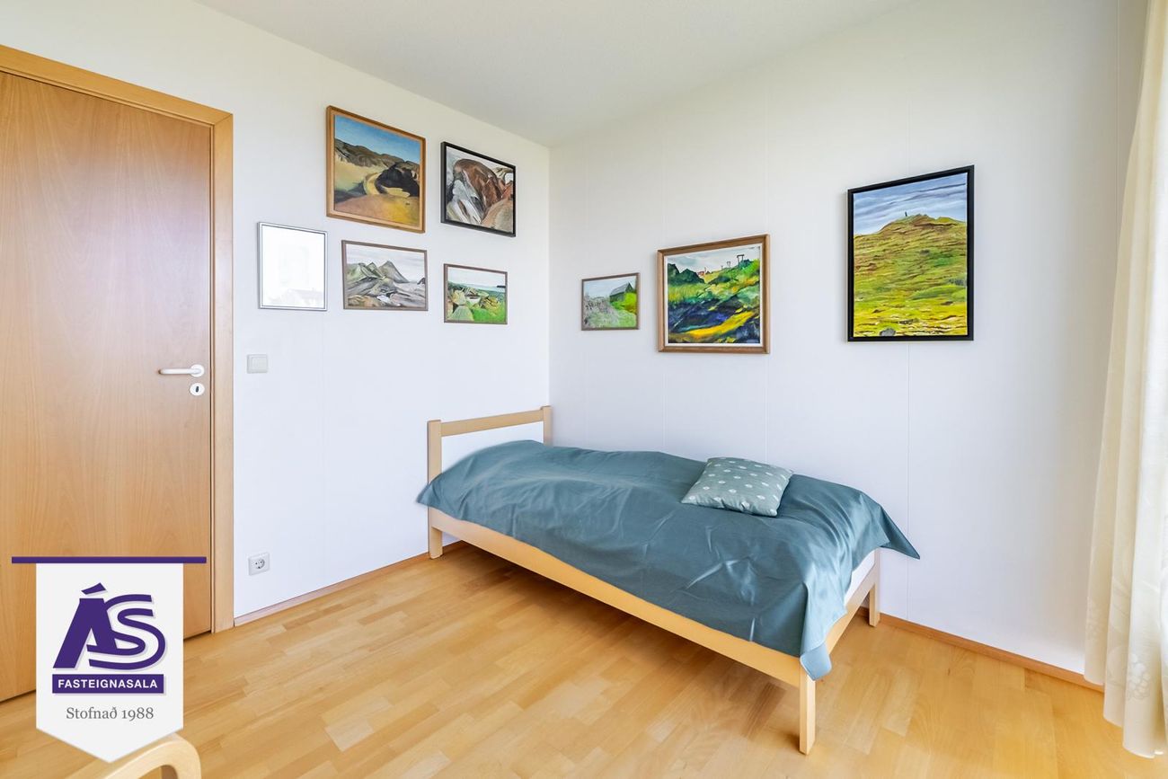 Hjallabraut 33, 220 Hafnarfjörður
