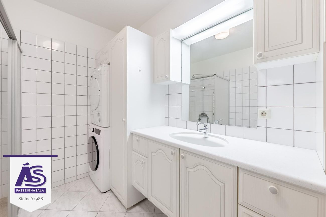 Hjallabraut 33, 220 Hafnarfjörður