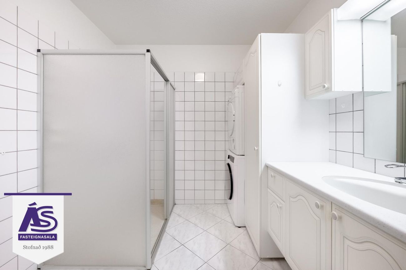 Hjallabraut 33, 220 Hafnarfjörður