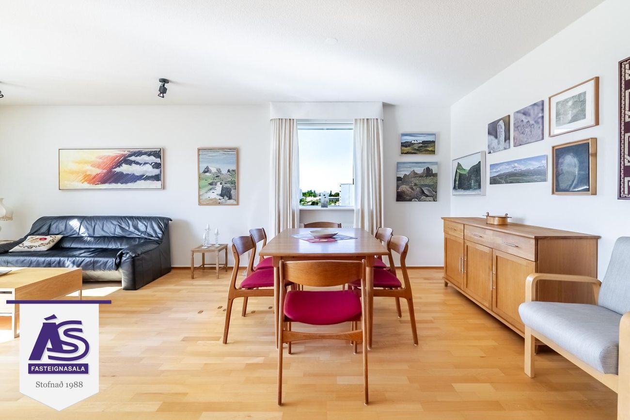Hjallabraut 33, 220 Hafnarfjörður