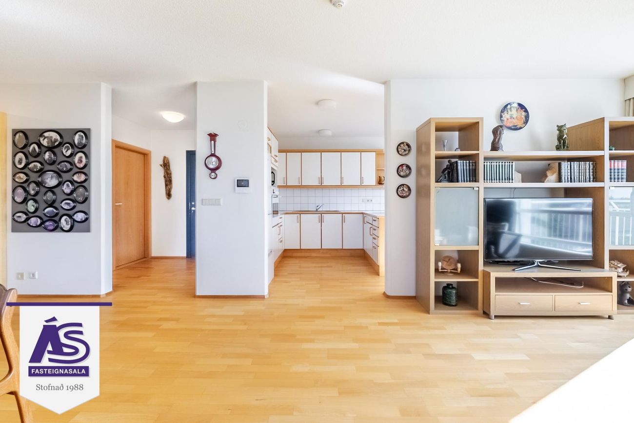 Hjallabraut 33, 220 Hafnarfjörður