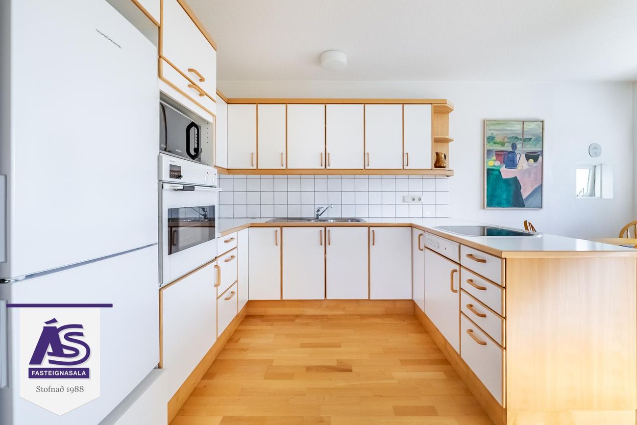 Hjallabraut 33, 220 Hafnarfjörður