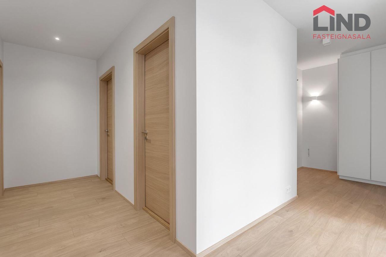 Fálkahlíð 5 - 0326, 102 Reykjavík