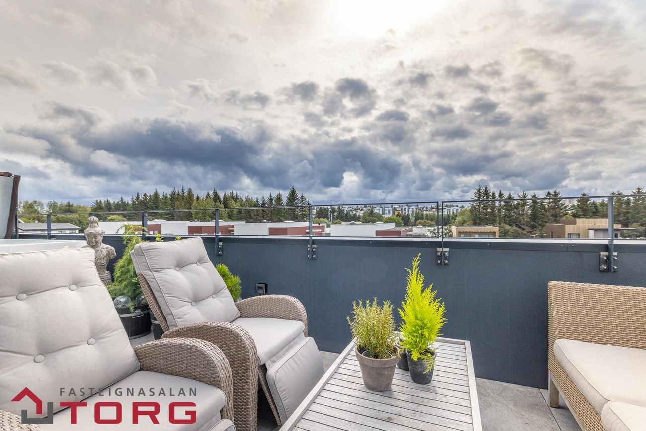 Lautarvegur 8, 103 Reykjavík