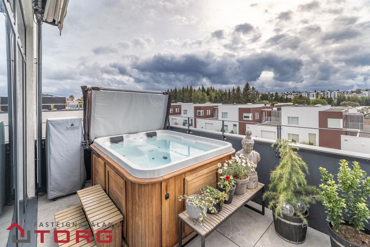 Lautarvegur 8, 103 Reykjavík