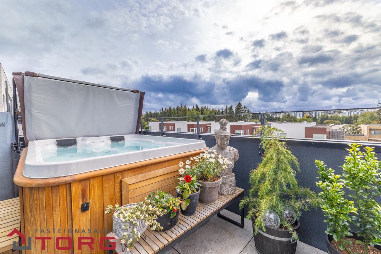Lautarvegur 8, 103 Reykjavík