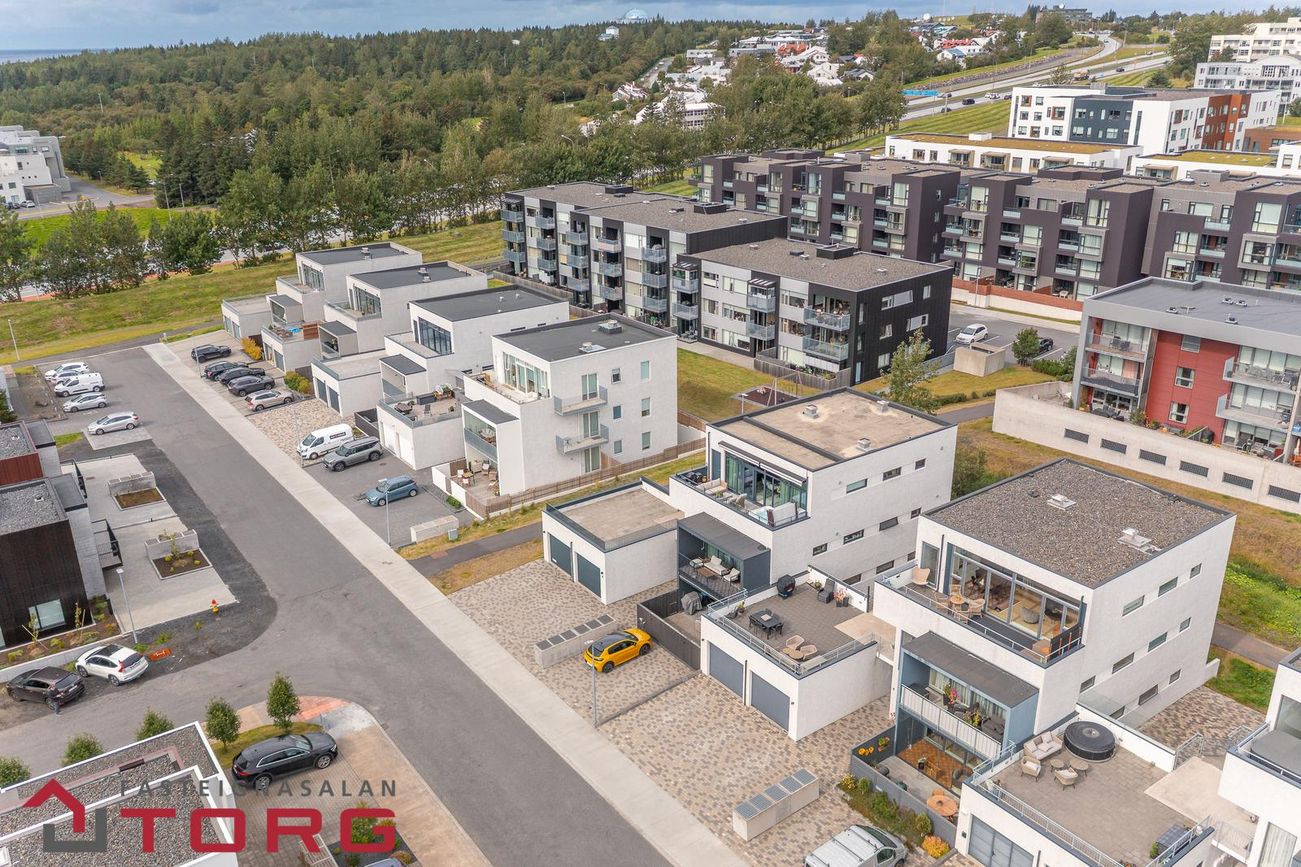 Lautarvegur 8, 103 Reykjavík