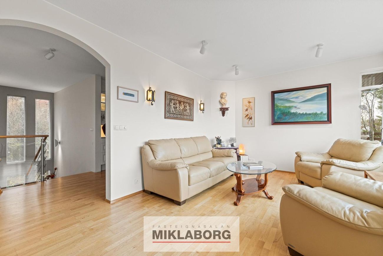 Hlíðarhjalli 30, 200 Kópavogur