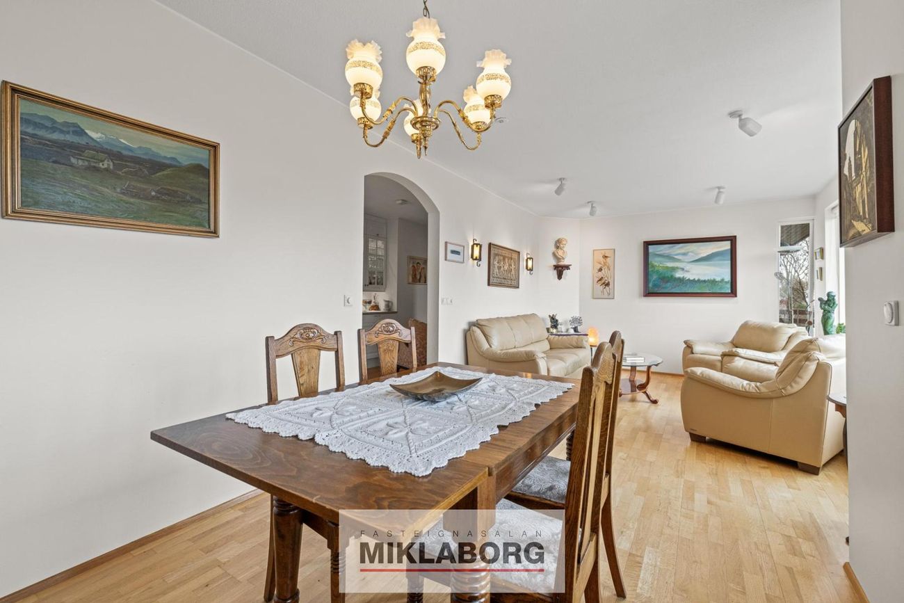 Hlíðarhjalli 30, 200 Kópavogur