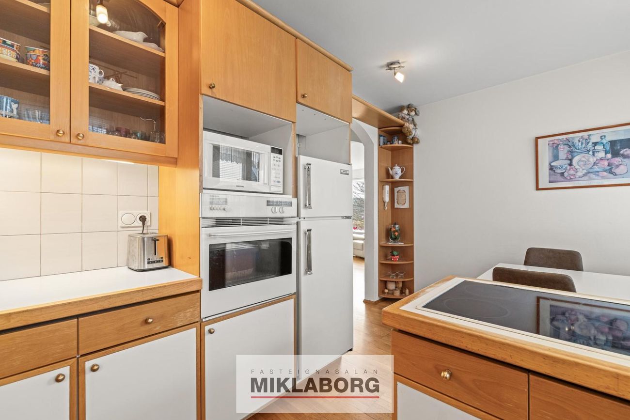 Hlíðarhjalli 30, 200 Kópavogur