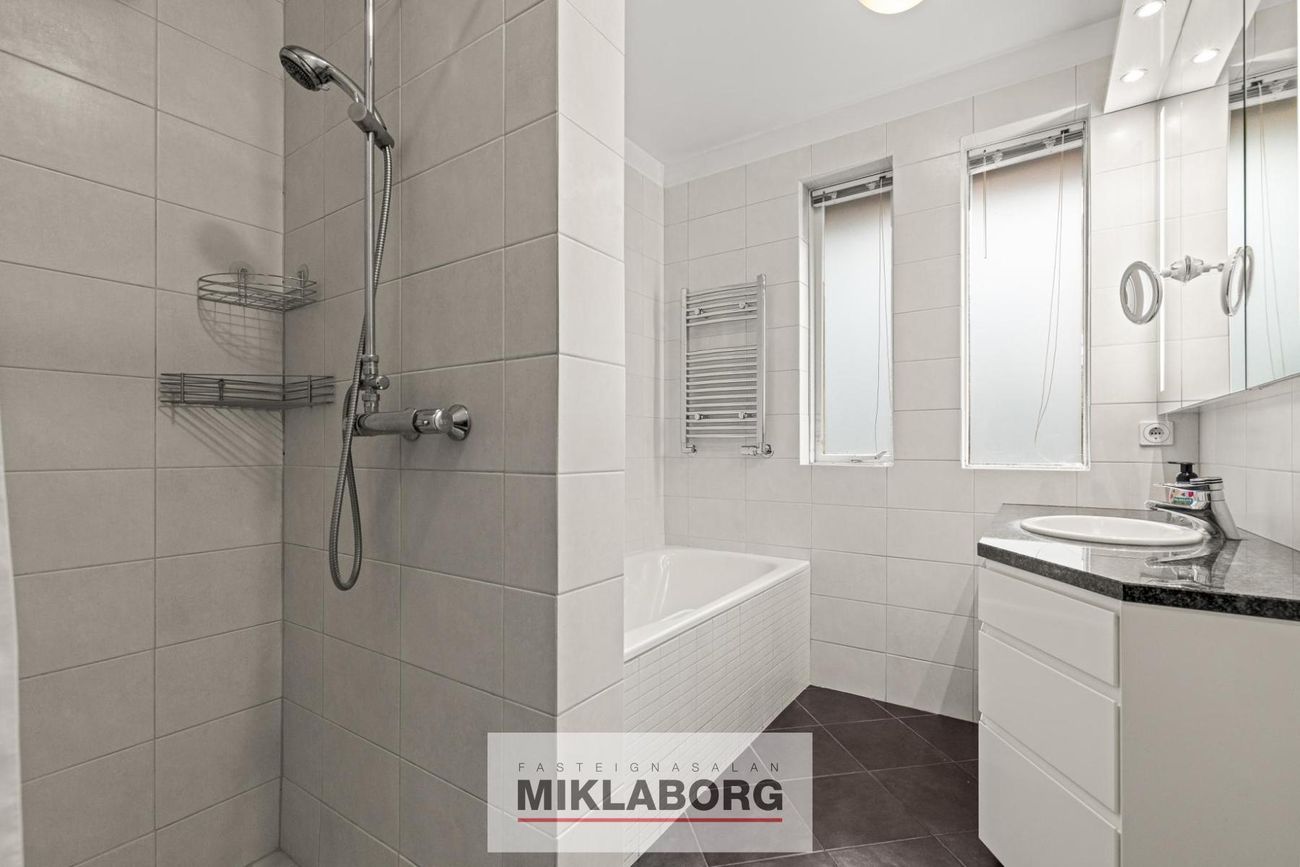 Hlíðarhjalli 30, 200 Kópavogur