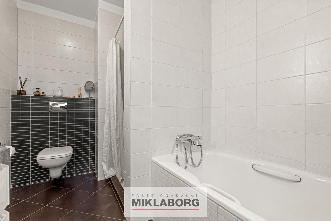 Hlíðarhjalli 30, 200 Kópavogur