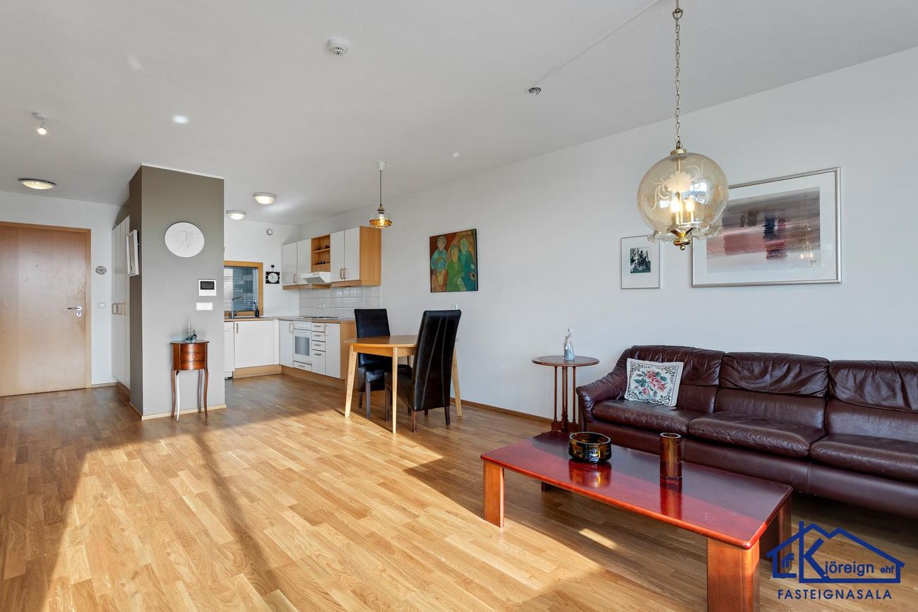 Sléttuvegur 15, 103 Reykjavík