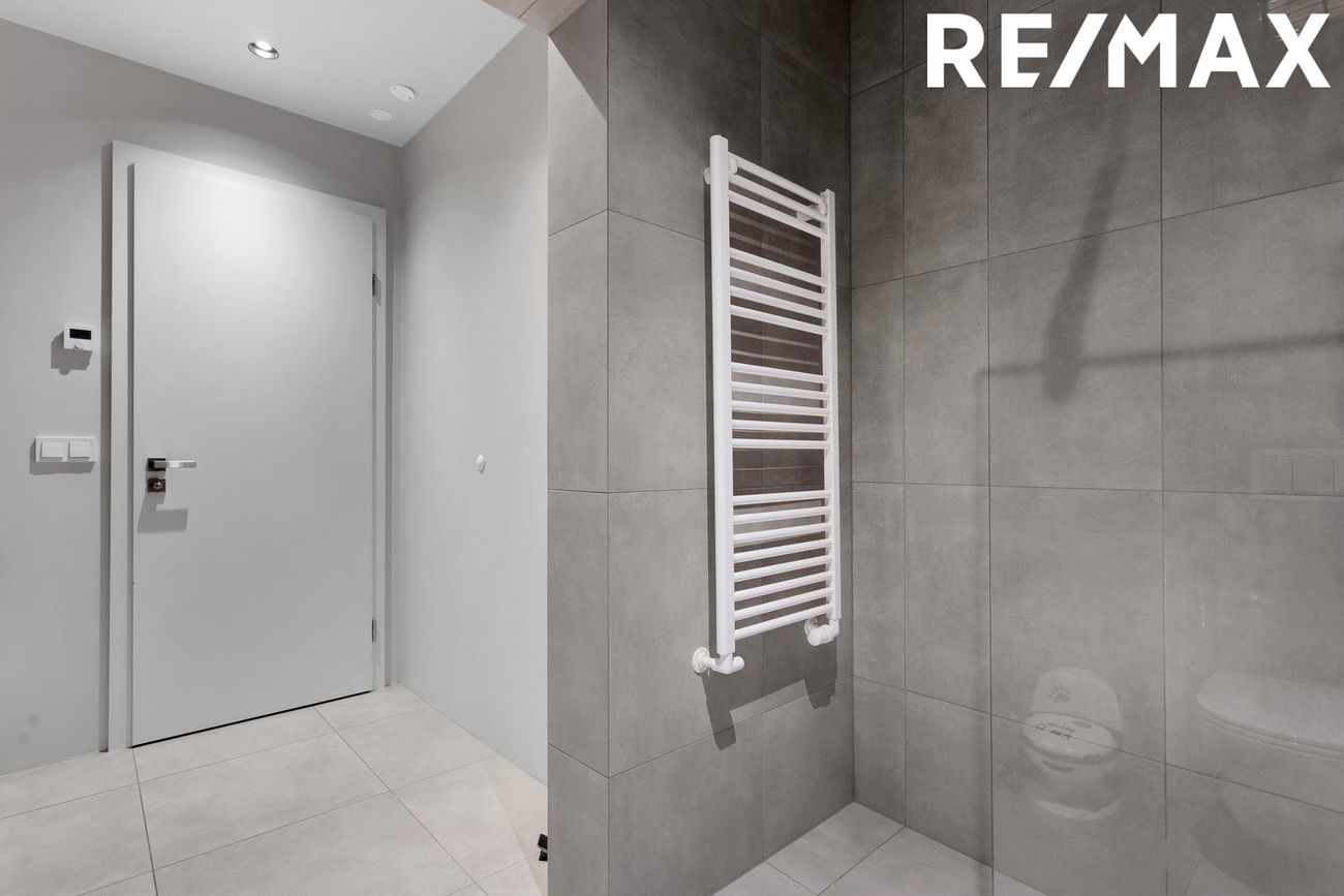 Grensásvegur 1E, 108 Reykjavík