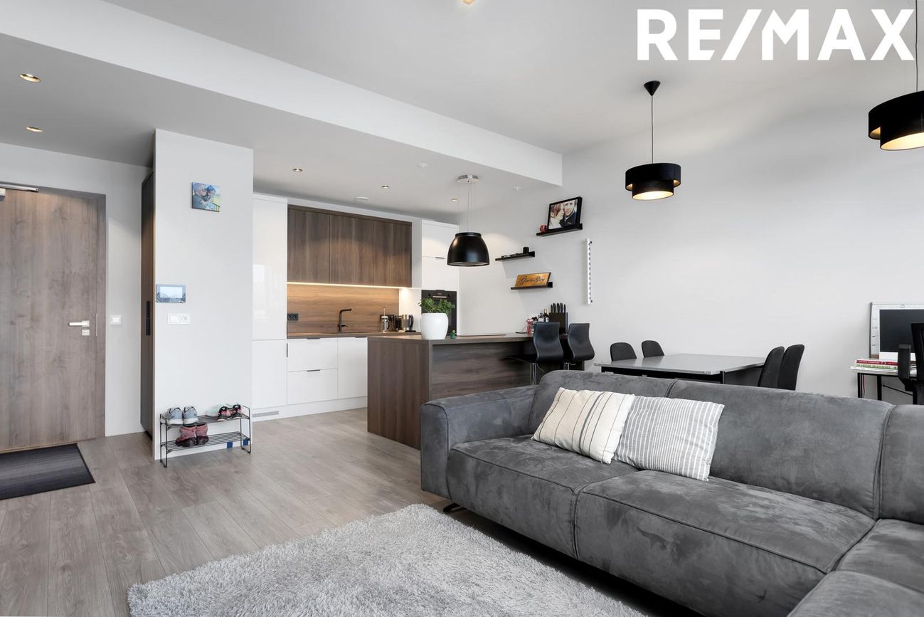 Grensásvegur 1E, 108 Reykjavík