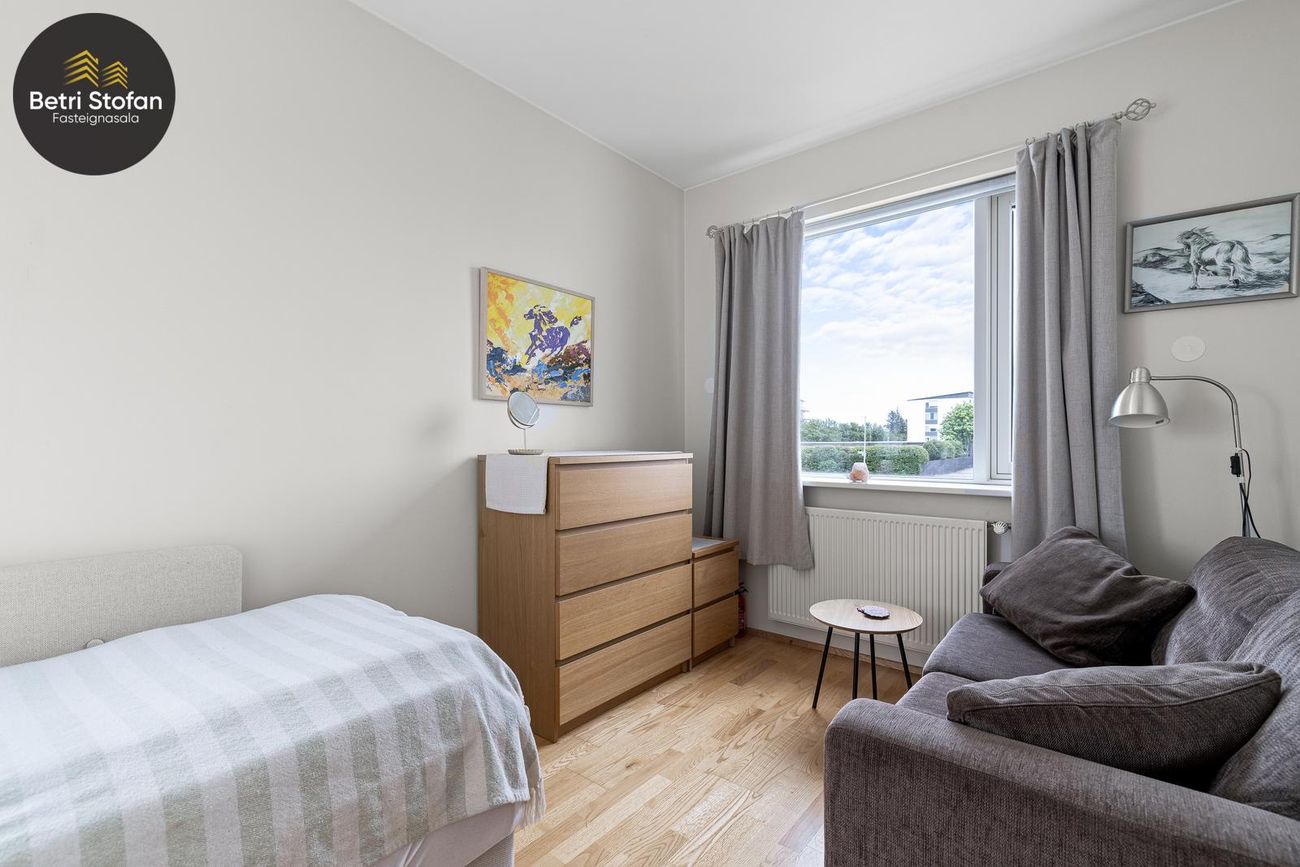 Háaleitisbraut 52, 108 Reykjavík