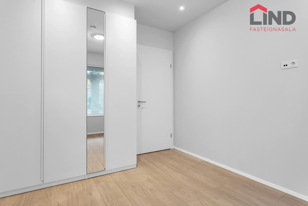 Fálkahlíð 3 3A - 0330, 102 Reykjavík