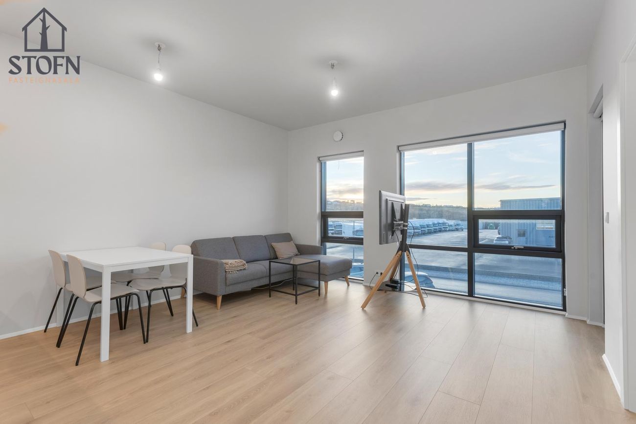 Jöfursbás 5, 112 Reykjavík