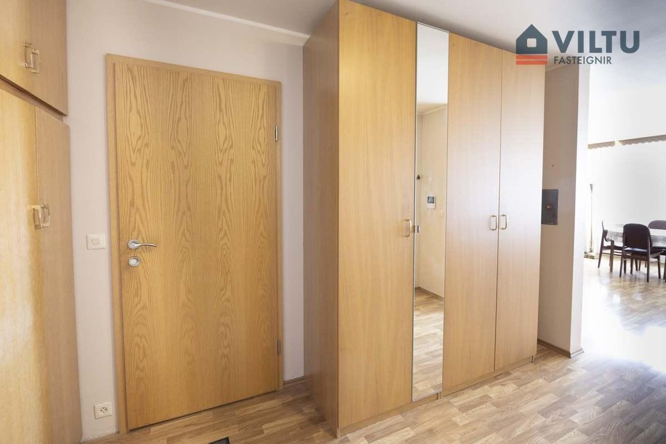 Hraunbær 12A - 0104, 110 Reykjavík