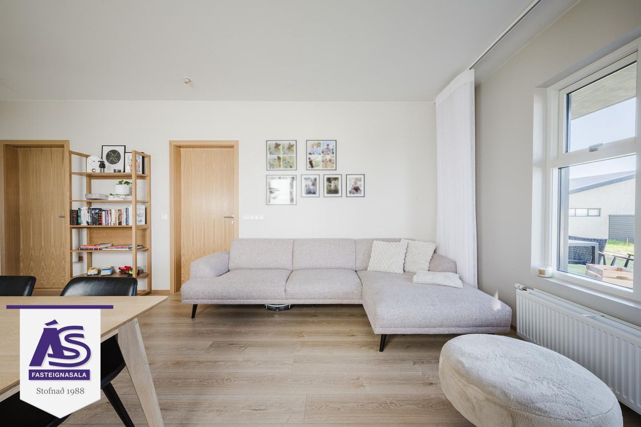 Krossvellir 4 - 0104, 301 Hval