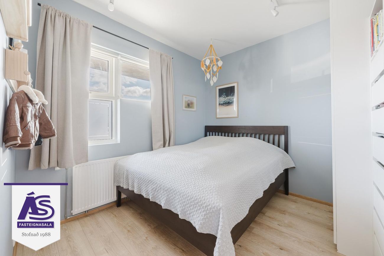 Krossvellir 4 - 0104, 301 Hval