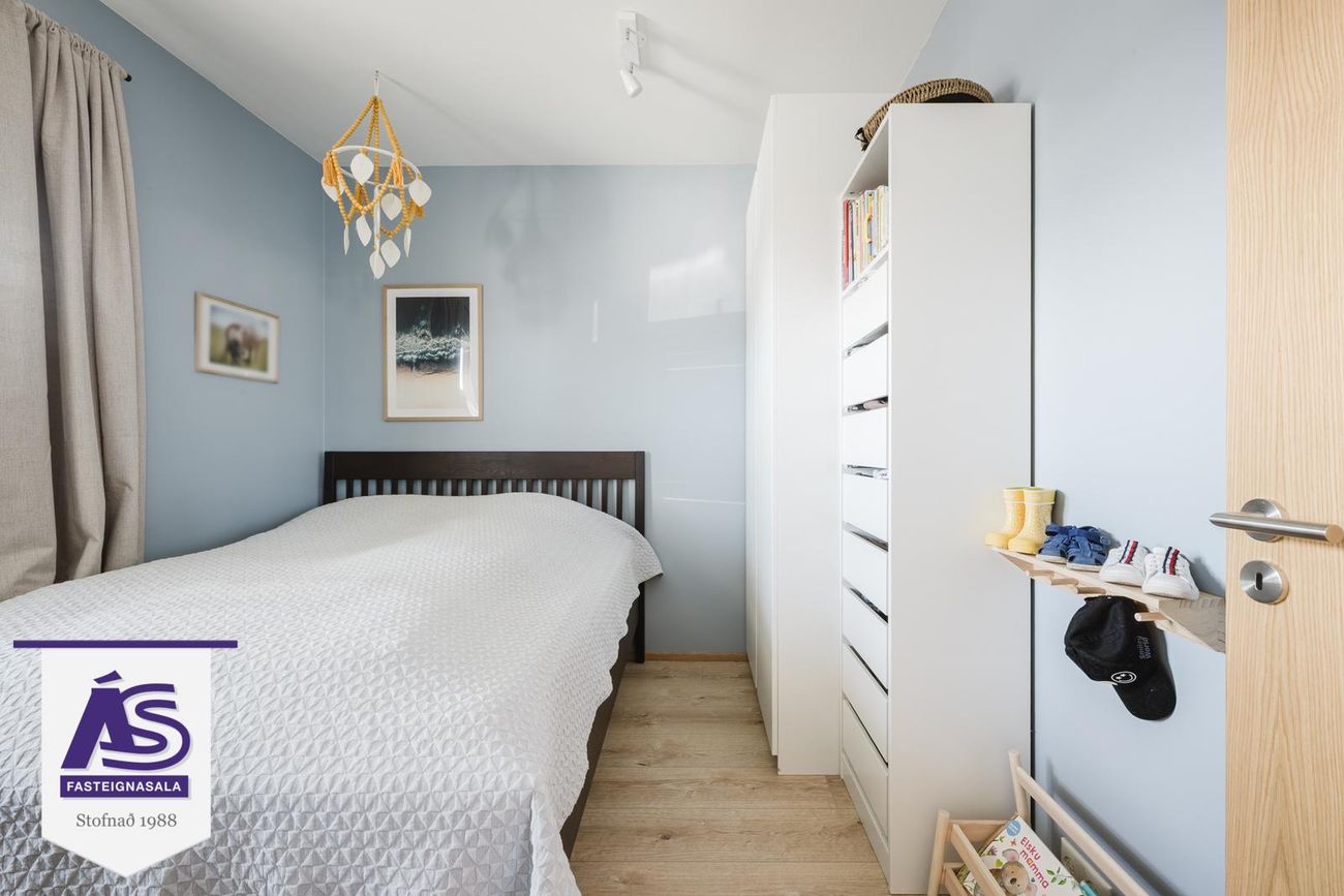 Krossvellir 4 - 0104, 301 Hval