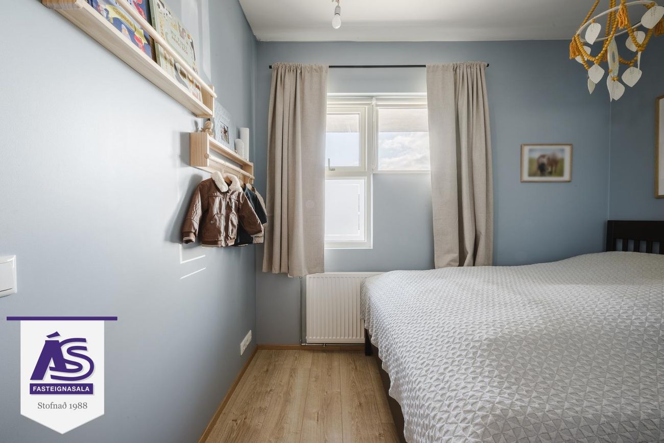 Krossvellir 4 - 0104, 301 Hval