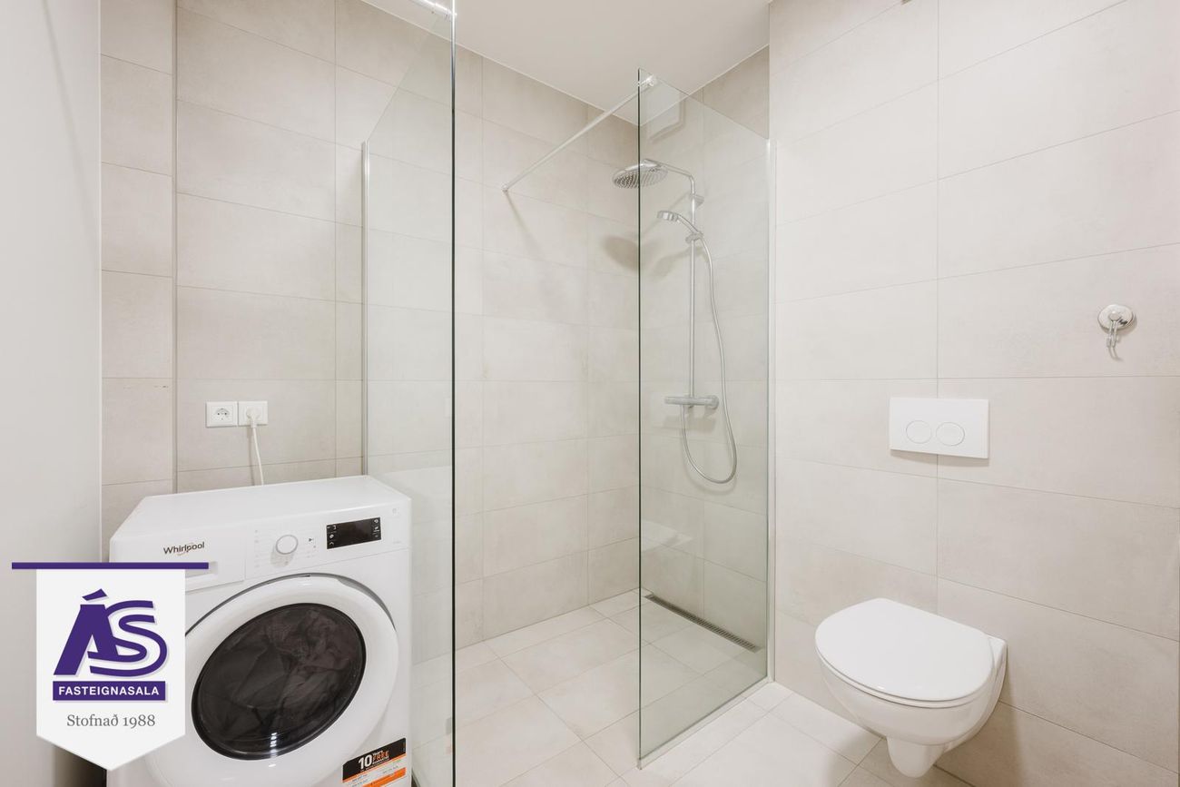 Krossvellir 4 - 0104, 301 Hval