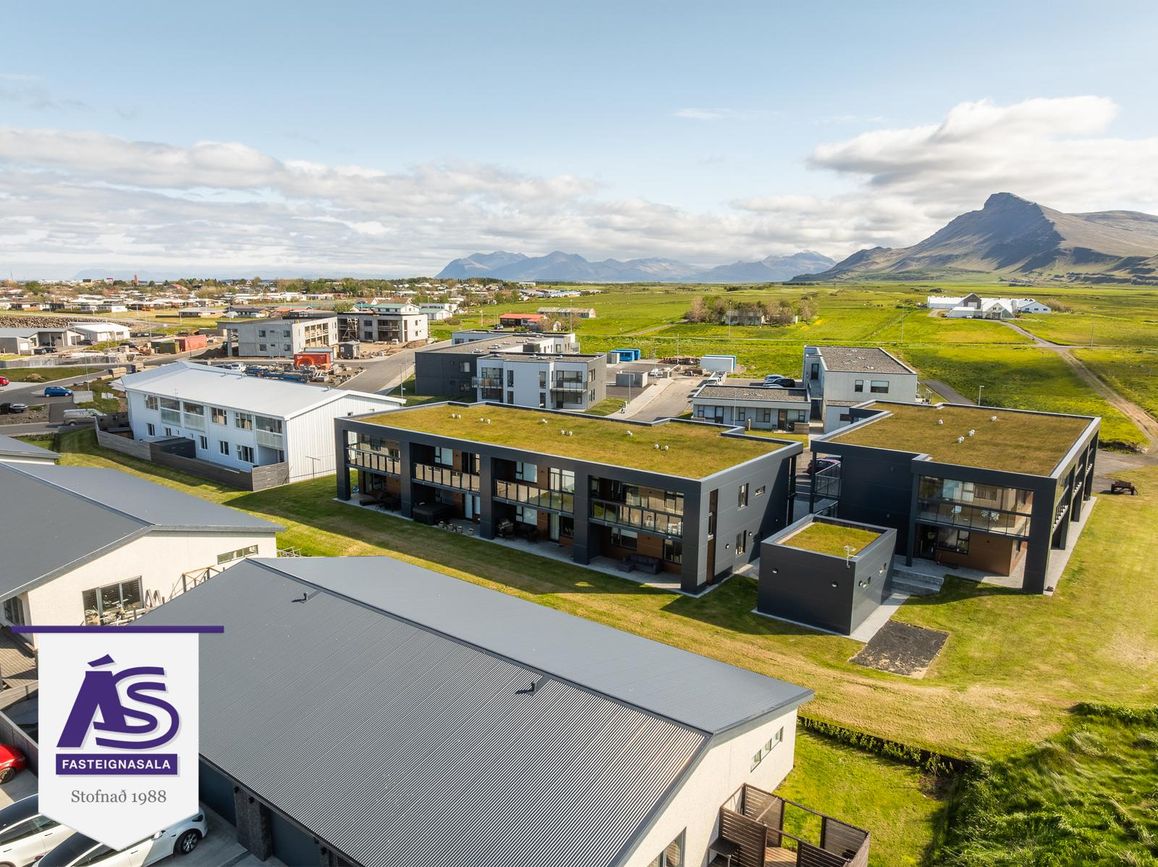 Krossvellir 4 - 0104, 301 Hval