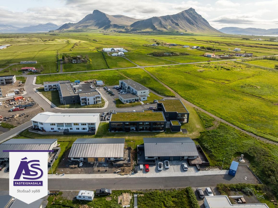 Krossvellir 4 - 0104, 301 Hval