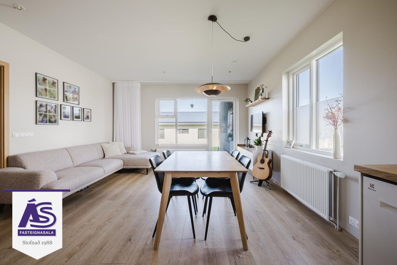 Krossvellir 4 - 0104, 301 Hval