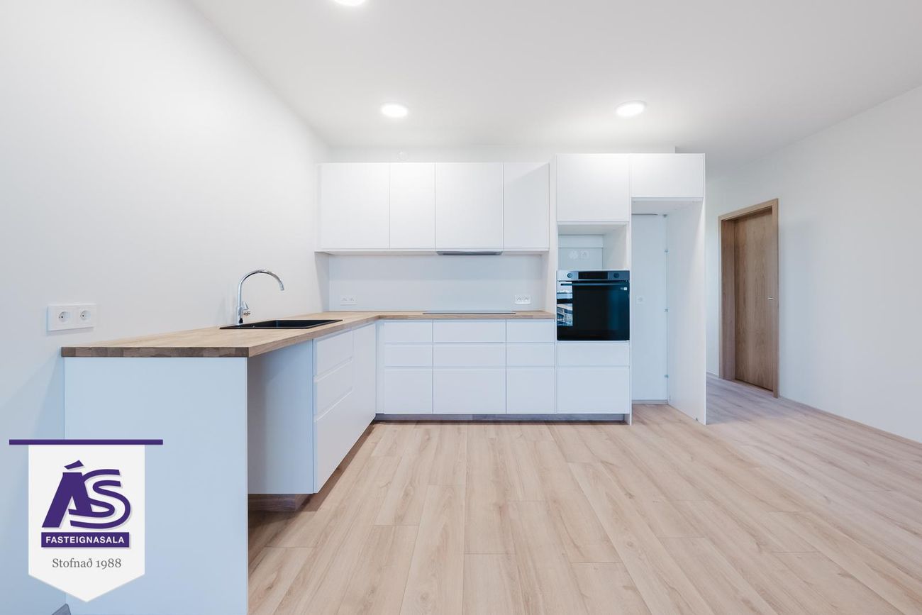 Ásvellir 1B, 301 Hval