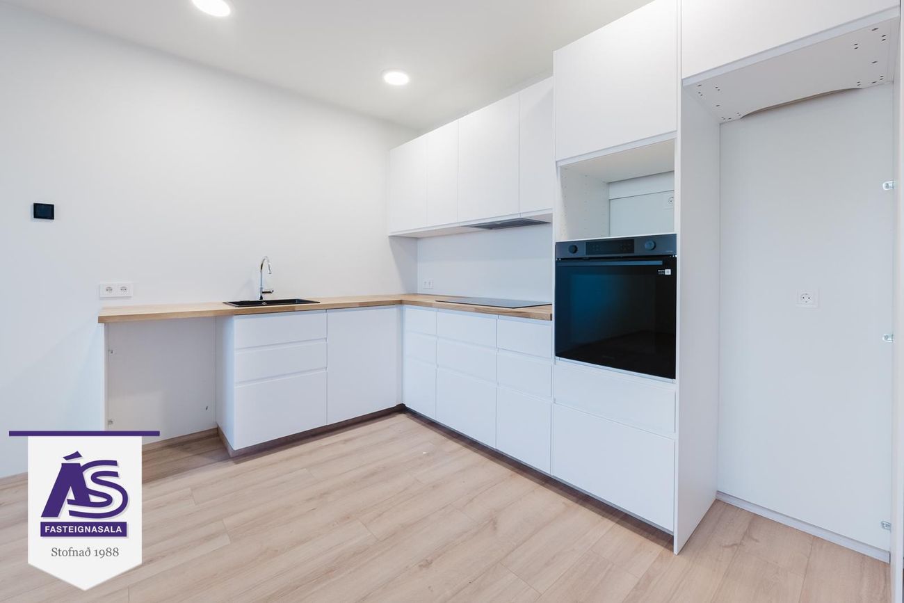 Ásvellir 1B, 301 Hval