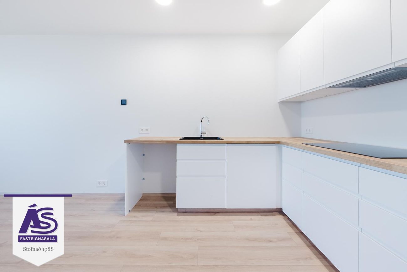 Ásvellir 1B, 301 Hval