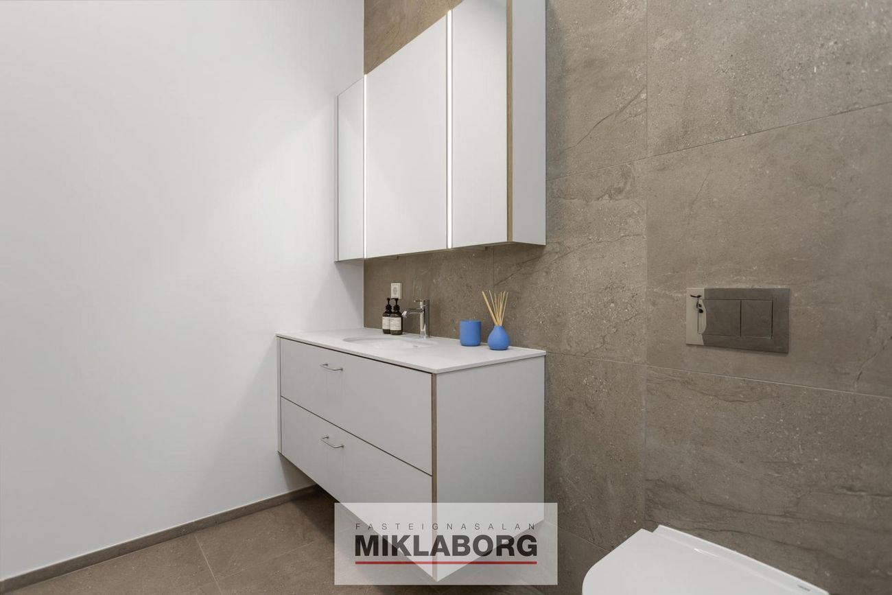 Hafnarbraut 10B, 200 Kópavogur