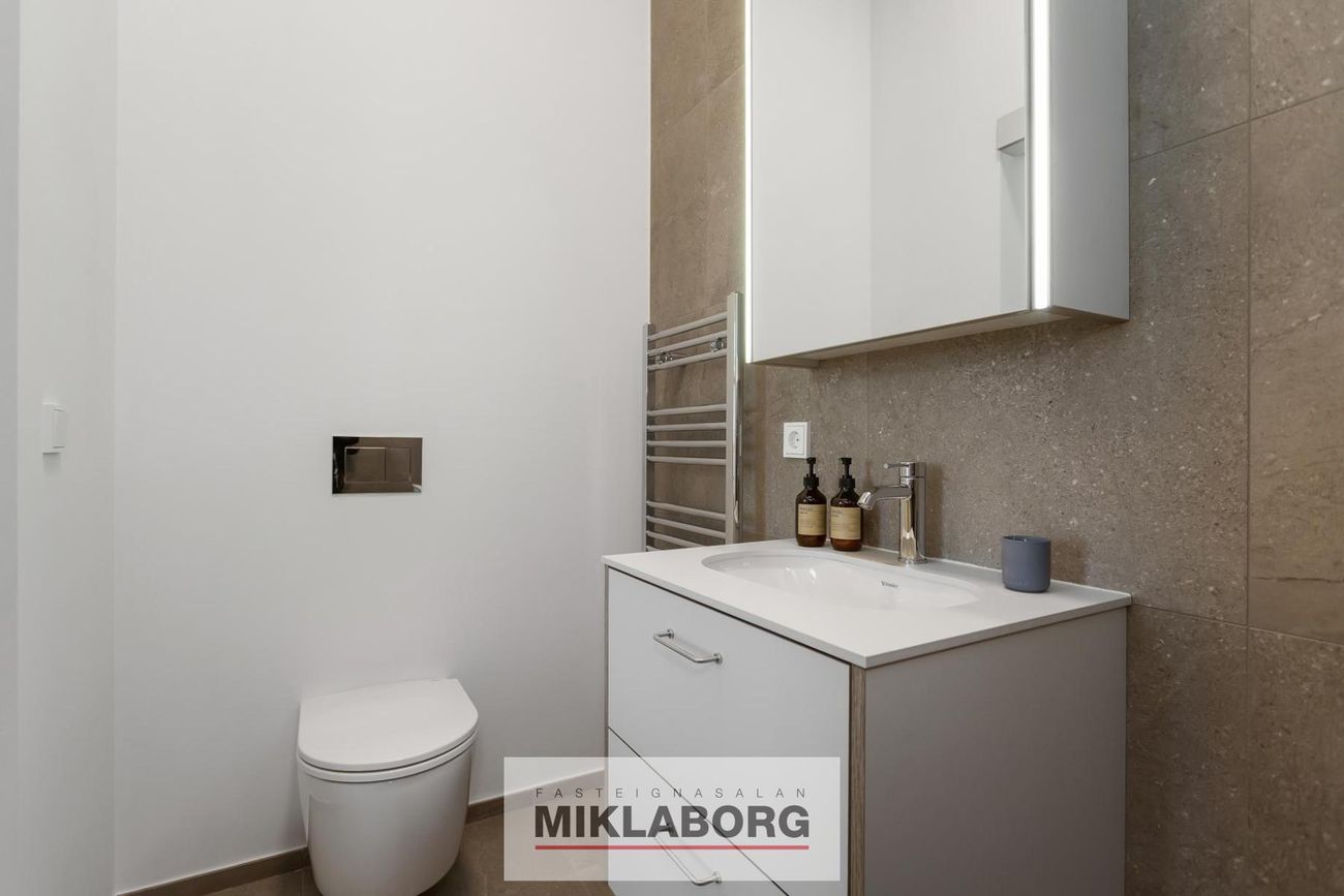 Hafnarbraut 10B, 200 Kópavogur