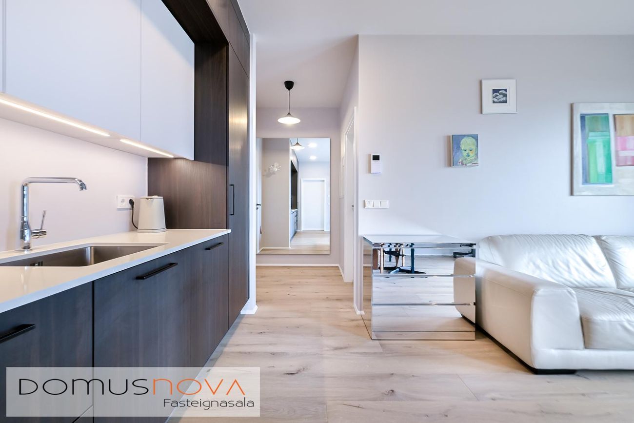 Jöfursbás 7B, 112 Reykjavík