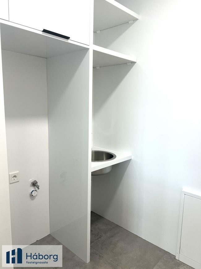 Grensásvegur 1F - 0405, 108 Reykjavík