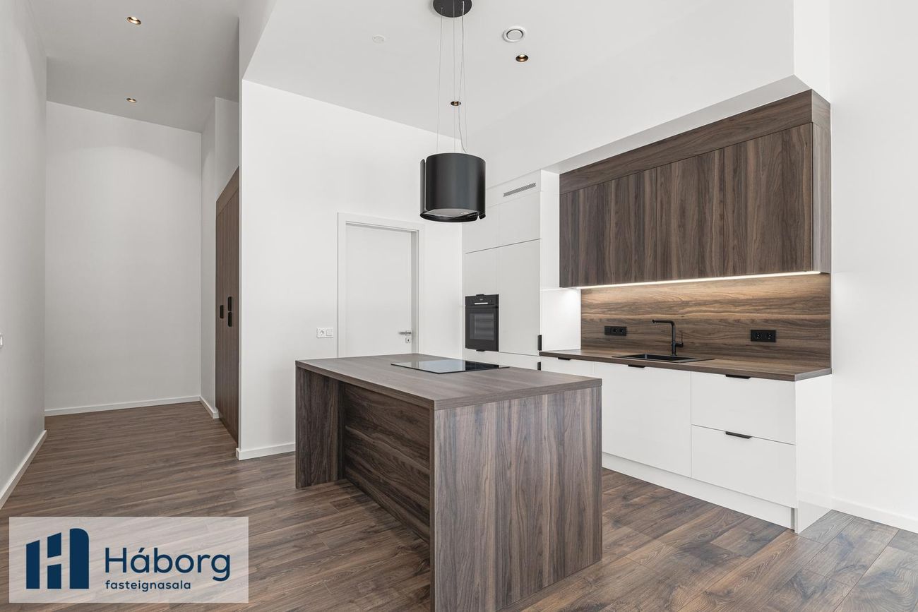 Grensásvegur 1F - 0405, 108 Reykjavík