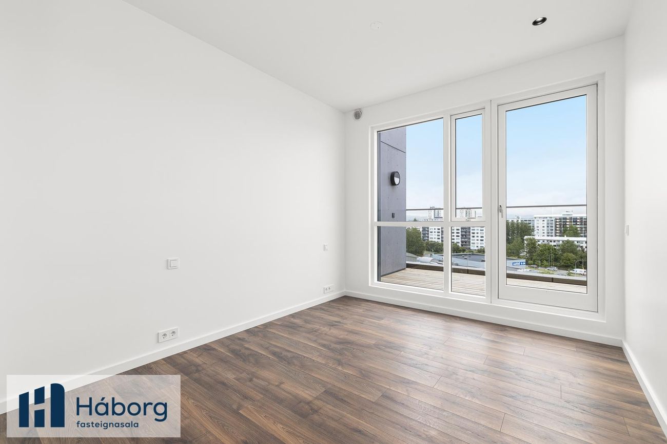 Grensásvegur 1F - 0405, 108 Reykjavík