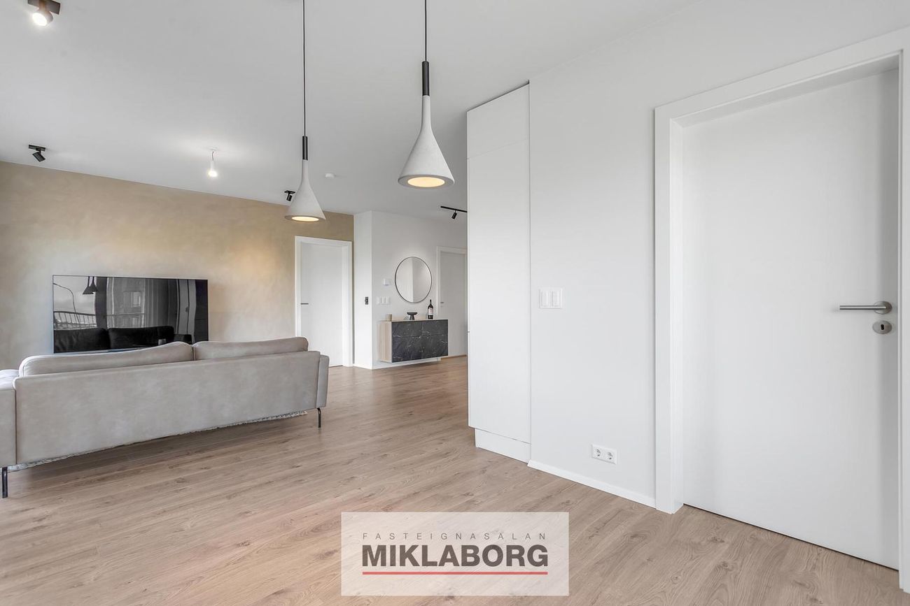 Skyggnisbraut 1, 113 Reykjavík