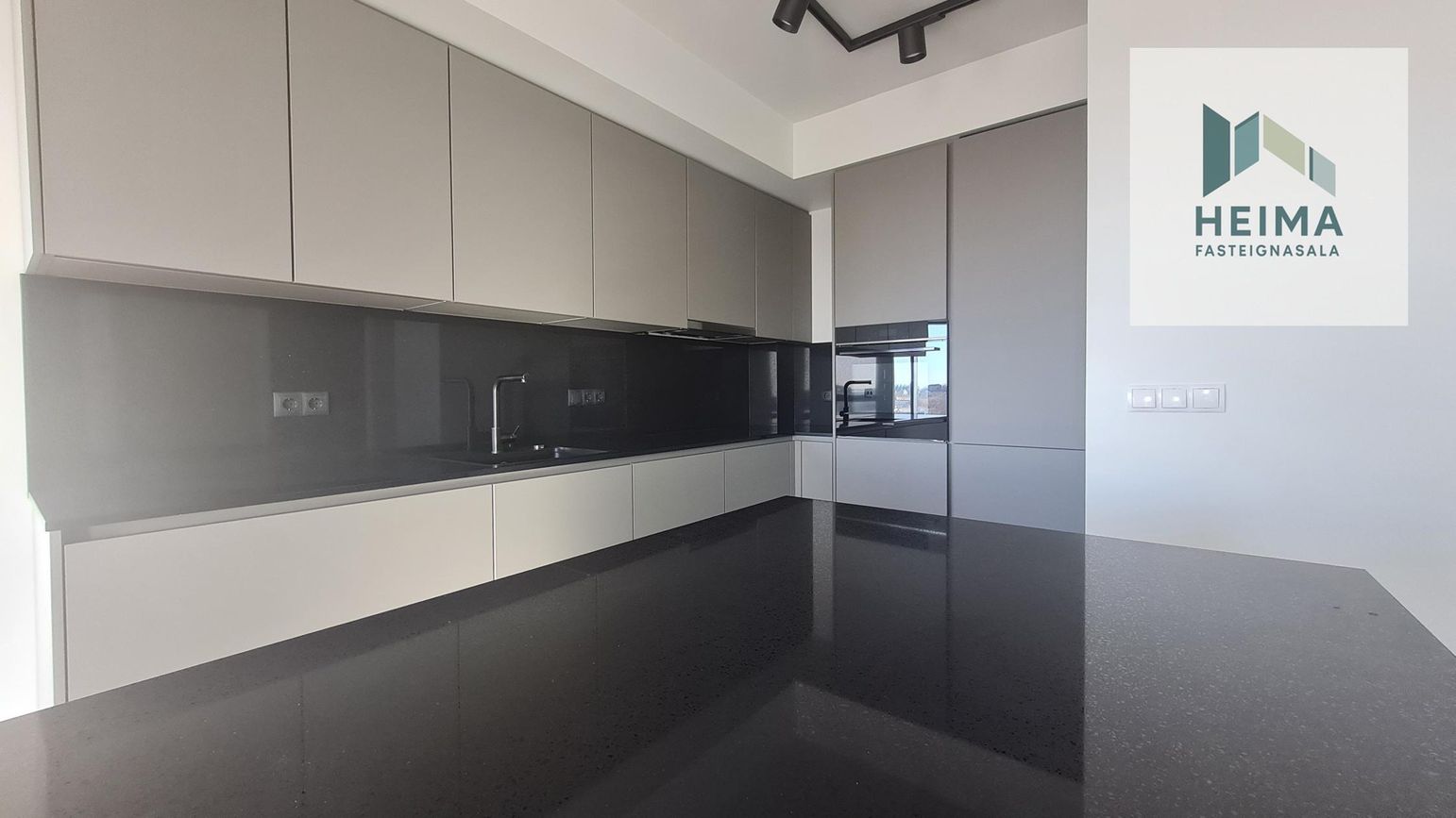 Valshlíð 1, 102 Reykjavík