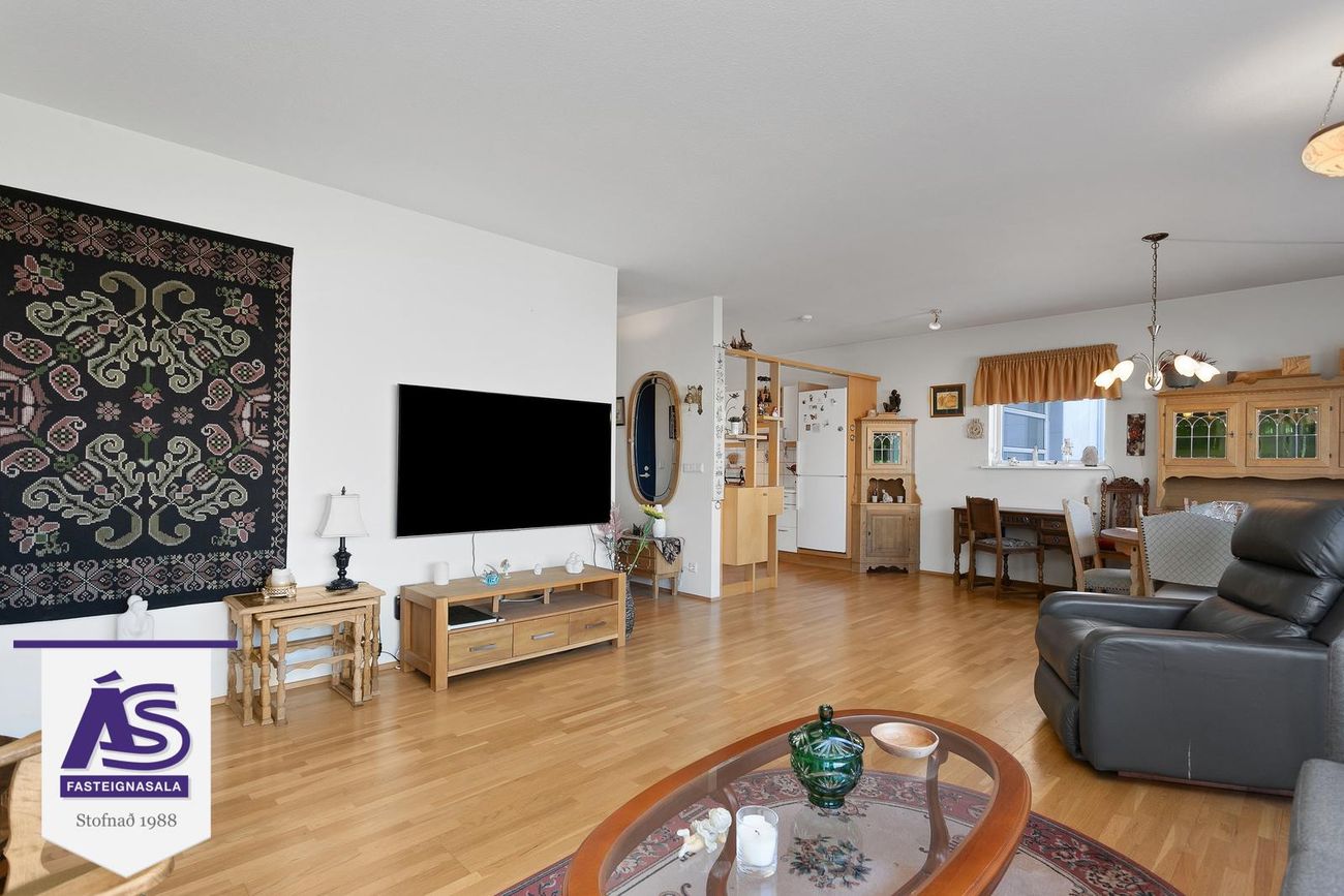Hjallabraut 33, 220 Hafnarfjörður