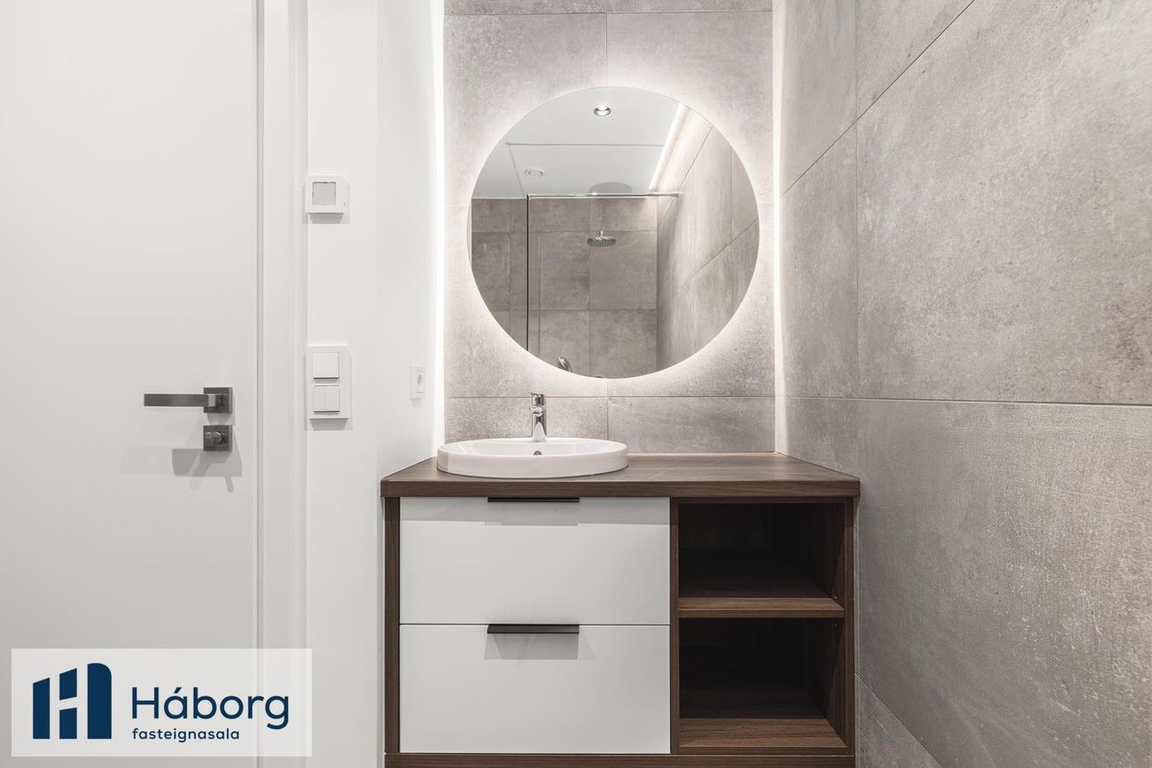 Grensásvegur 1C, 108 Reykjavík