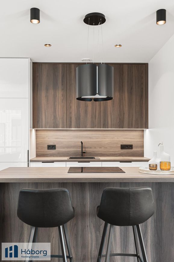 Grensásvegur 1C, 108 Reykjavík