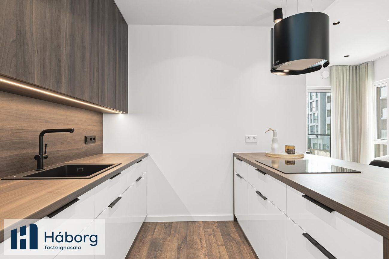 Grensásvegur 1C, 108 Reykjavík