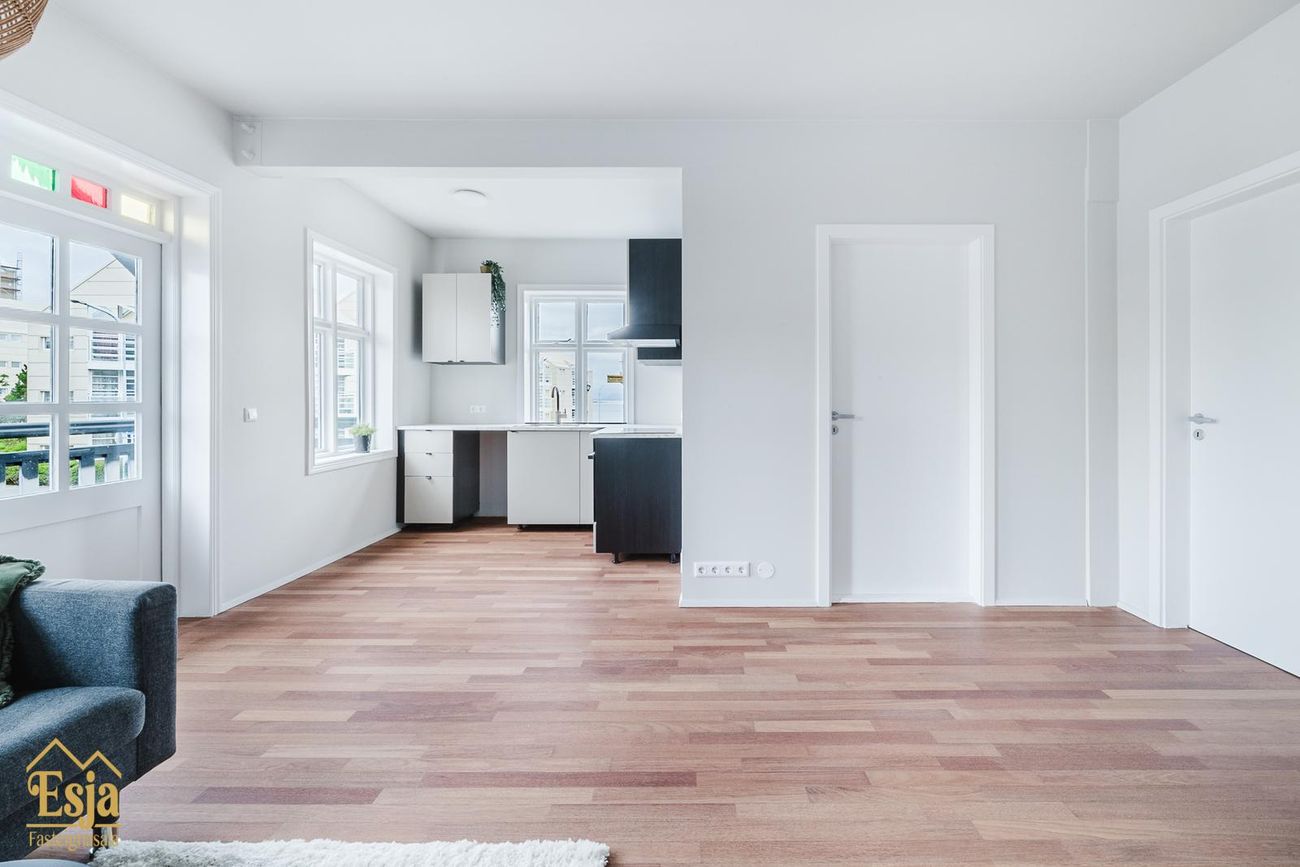 Hverfisgata 83, 101 Reykjavík