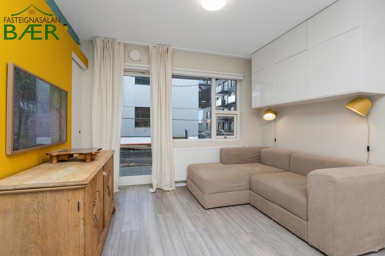 Jöfursbás 11B, 112 Reykjavík