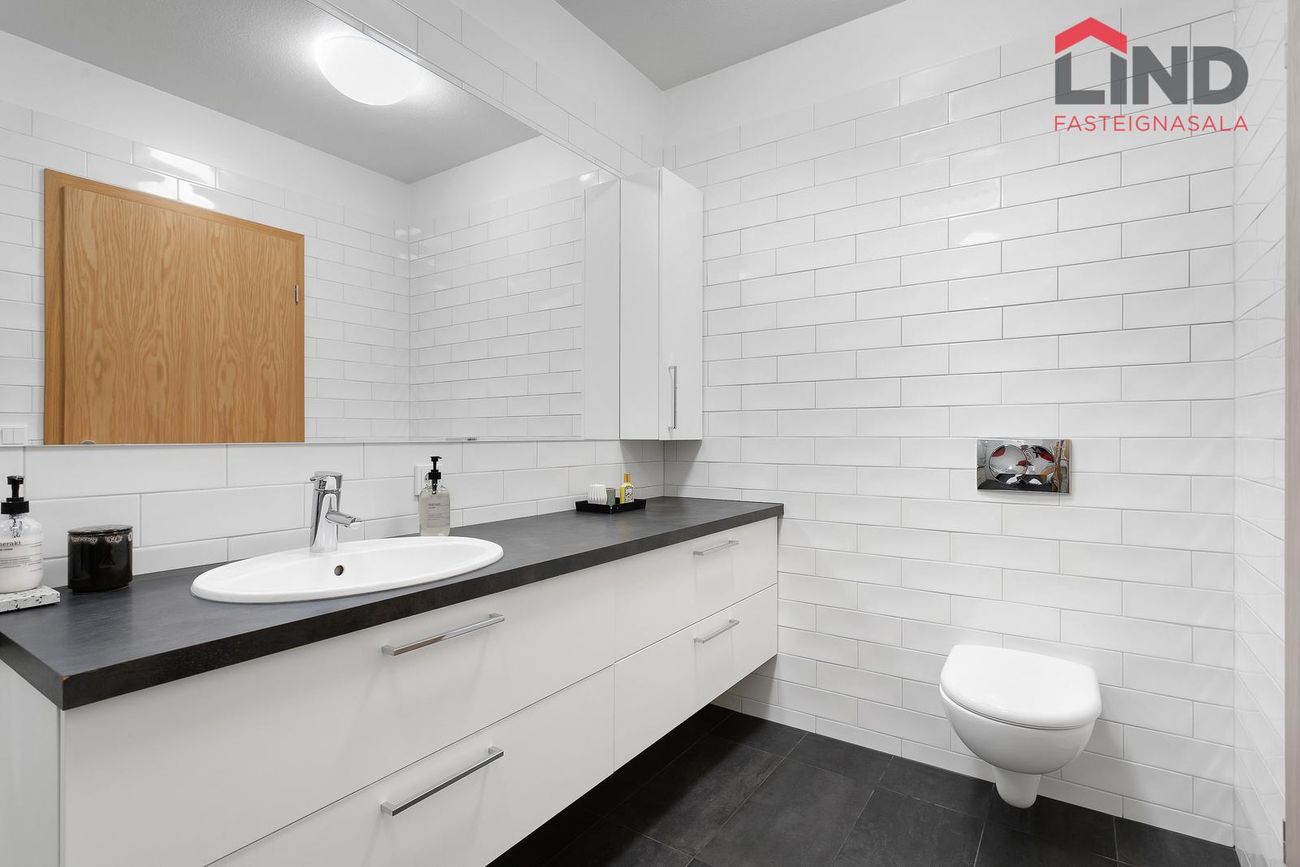 Naustavör 10, 200 Kópavogur