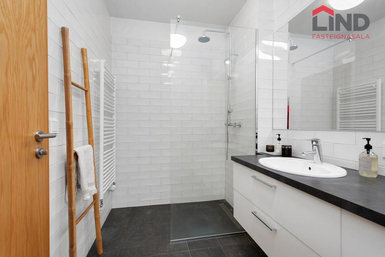 Naustavör 10, 200 Kópavogur